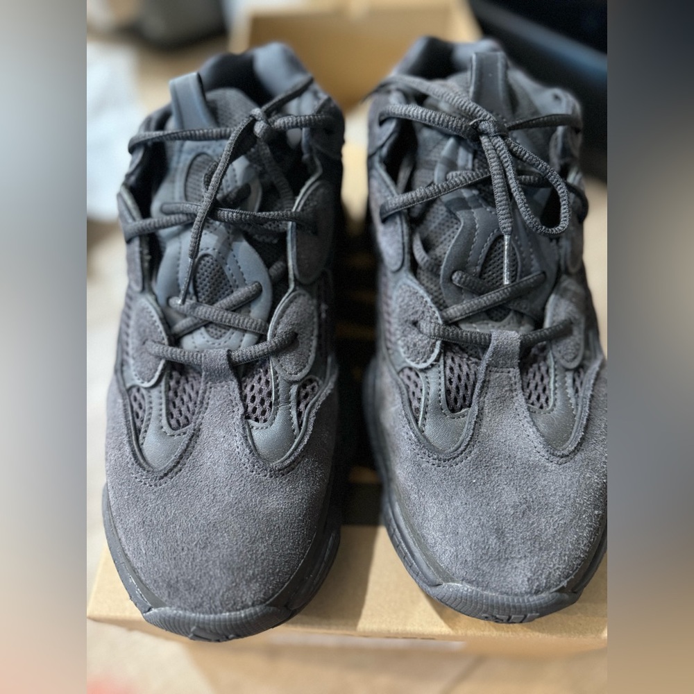 Adidas Yeezy 500 in UTILITY BLACK